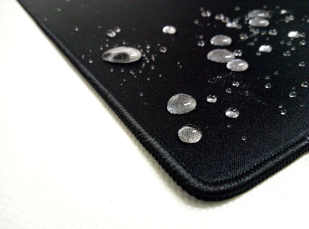 Drops of water on the mousepad surface of stagnation water-proof-treatment-of-aqua-speed-mouse-pad-2